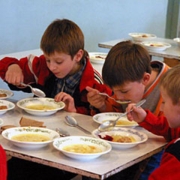 Питание перевели на рубли