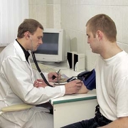 Более 70% работающих омичей нуждаются в лечении