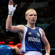 Позвонок выбил боксера из чемпионата