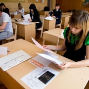Выпускники готовятся к ЕГЭ с репетиторами