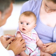 Омских новорожденных защитят от туберкулеза щадящей вакциной