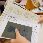 Аттестаты о среднем образовании поменяют цвет и размер